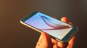 Analytikere mener Samsung har hatt et uheldig stort fokus på maskinvare med sin nye toppmodell Galaxy S6.