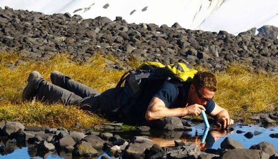 Du kan dra med deg noen liter vann. Men Lifestraw er lettere.