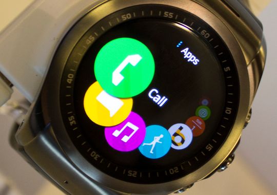 LGs Watch Urbane LTE har operativsystemet webOS. Det gjør at den føles mye mer som en vanlig mobiltelefon enn Android Wear-produktene.