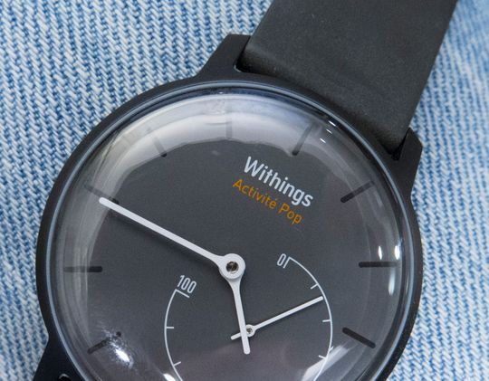 Withings Acitivté Pop er en helt annerledes aktivitetsmonitor. Den er forkledt som et nesten helt vanlig armbåndsur.
