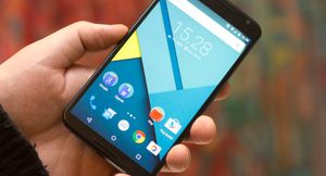Den neste Nexus-telefonen får ifølge ryktene en mindre skjerm enn den seneste modellen Nexus 6, her avbildet.
