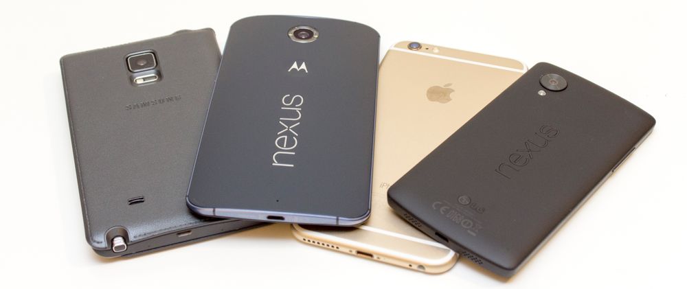 Nye Nexus 6 er ingen småtass. Her sammen med Samsung Galaxy Note Edge, Apple iPhone 6 Plus og LG Nexus 5.