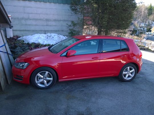 Siste generasjon Golf har mengder av førerassistanse, inkludert automatisk cruise control og feltassistanse.