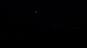 Under den mørkeste delen av videoen kan sollyset ses som en lysende ring.