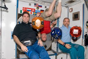 Spillutvikleren Richard Garriott (t.h) på ISS i 2008. Han skal ha betalt rundt 30 millioner dollar for turen.