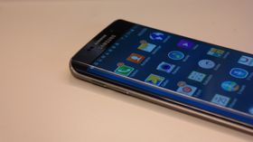 Det er ennå uvisst når S6 og S6 Edge (her avbildet) får den nye Android 5.1-oppdateringen.