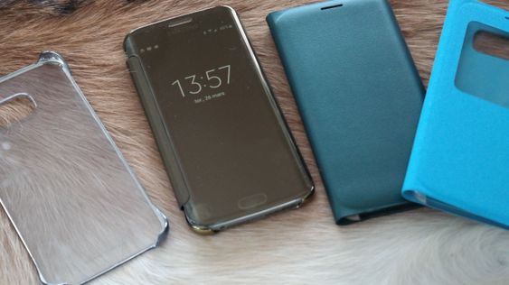 Det finnes flere deksler til S6 Edge, men det er nesten for galt å bruke dem.