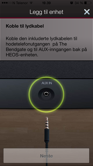 Det brukes jack-plugg for å koble høyttalerne mot nettverket ditt.