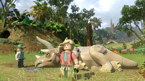 LEGO Jurassic World sender oss på tur gjennom fire filmar.