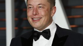 Tesla-grunnleggeren Elon Musk skal avsløre de nye batteriene den 30. april.