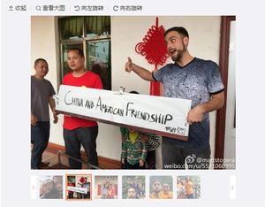 På Weibo-kontoen sin la han ut en rekke bilder som viste hvor gode venner de hadde blitt.