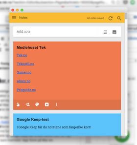 I Google Keep får du notatene som fargerike kort. Du kan selv velge hvor kortene skal ligge, og hvilken farge de skal ha. Enkelt og minimalistisk.