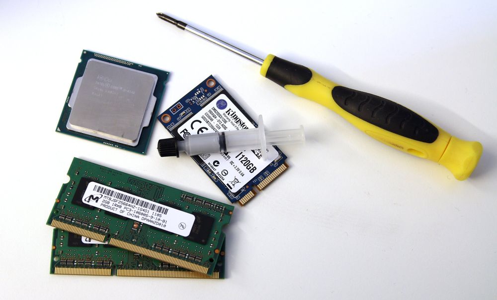 Prosessor, minne og en liten SSD er alt du trenger for å få liv i Shuttle XH97V.