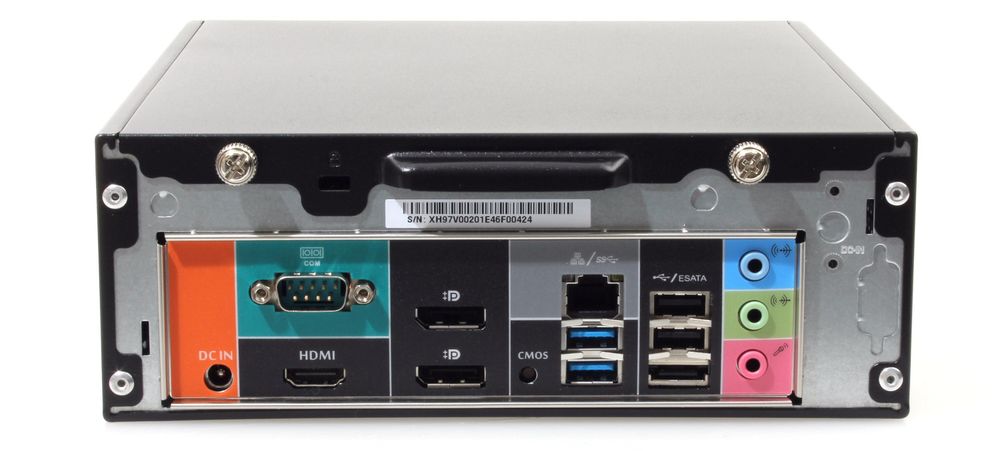 Tilkoblinger bak: HDMI, 2 x DisplayPort, gigabit LAN, 2 x USB 3.0, 2 x USB 2.0, eSATA, lydkontakter og en RS-232 COM-port.