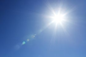 UV-stråler kommer blant annet fra Solen og har bakteriedrepende effekt i spesifikke bølgelengder.