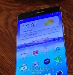 Slik ser fremsiden av det som angivelig er Oppo R7 ut.