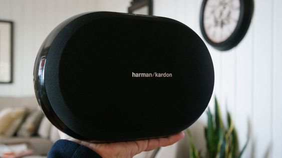 Omni 20 veier 2,3 kilo og er kompakt utformet.
