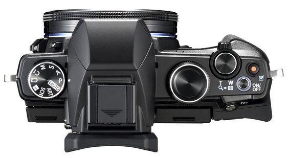 KOMPAKT: Tross det store zoomomfanget er Olympus Stylus 1s ganske kompakt.