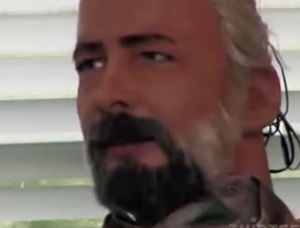 I en annen YouTube video kan vi se David Hansons robot-kopi av Sci-Fi forfatter Phillip K. Dick fortelle en journalist at selv om han utvikler seg til å bli Terminator, skal han være hyggelig mot journalisten og holde ham varm og trygg i menneske-dyrehagen.