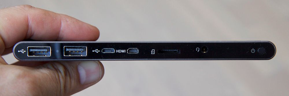 iWill Helium Pocket P1 er syltynn, og er ganske godt utstyrt med porter på baksiden.