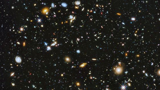 Dette bildet er tatt med Hubble-teleskopet. Det er cirka 10 000 galakser på bildet, og de ligger 13,2 lysår borte.