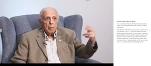 Ahmed Kathrada ble arrestert og fengslet sammen med Nelson Mandela. Han forteller hvordan han ble bedre behandlet enn Mandela fordi han var indisk. Kathrada satt 26 år i fengsel.