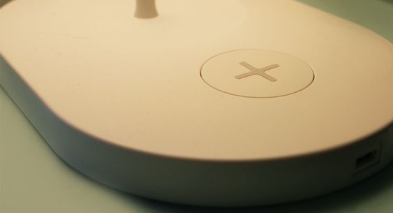 Gjett hvor du skal lade mobilen.