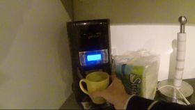 Å fylle kaffe ble med en gang mye mer spennende etter å ha sett denne videoen.