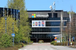 Microsoft kjøpte opp Nokias mobilavdeling i fjor.