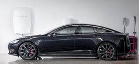 Batteriet kan også brukes til å lade elbiler, som Teslas egne modeller.