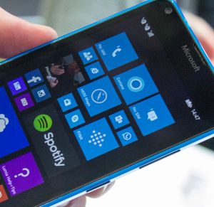 Skjermen i Lumia 640 har oppunder 300 piksler per tomme. Det gjør den skarp og god, selv om den ikke har full-HD-oppløsning.