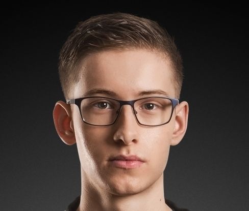 Det meste handler om Mid Lane-spilleren Bjergsen hos Team Solo Mid.