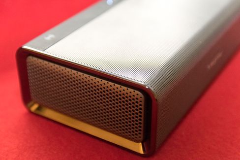 Roar har fem ulike høyttalerelementer. To små på 1,5 tomme, og en større «subwoofer» på 2,5 tommer. I tillegg har den passive elementer i hver side, som fungerer som bassporter.