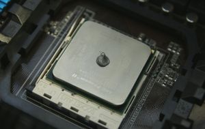 AMD_ruke_prosessor.300x189.jpg