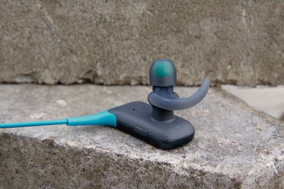 Sony MDR-AS600BT.