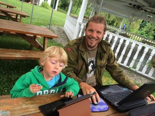 Erics sønn Jonas er aktivt med å lage spillet og er den viktigste spilltesteren.