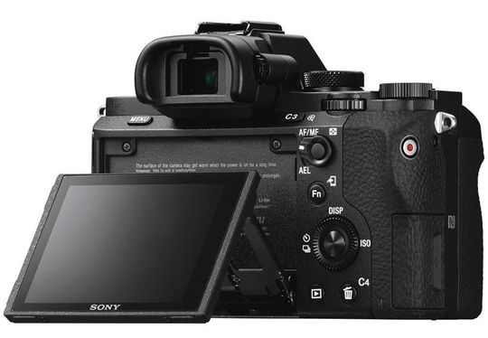 Sony A7 Mark II har en utfellbar skjerm.