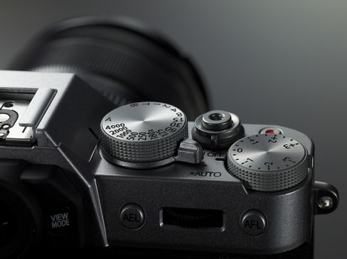 X-T10 har solide knapper og hjul.