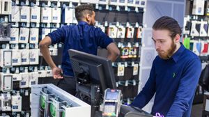 De butikkansatte skal drilles til de er eksperter på produktene og tjenestene Elkjøp Phonehouse selger.