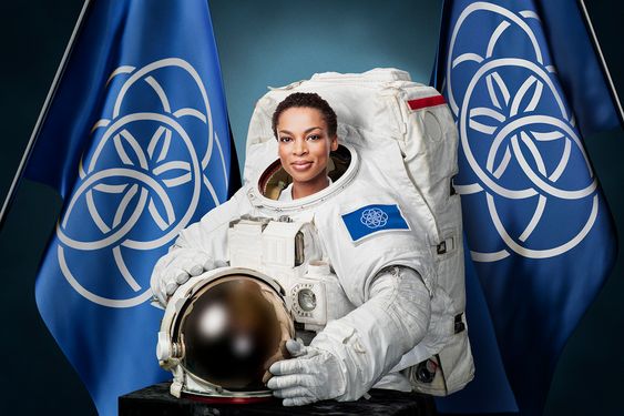 Astronaut med flagget på armen.