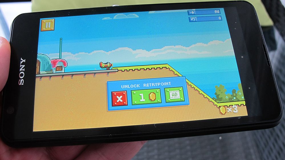 Xperia E4G egner seg bra til spill og moro.