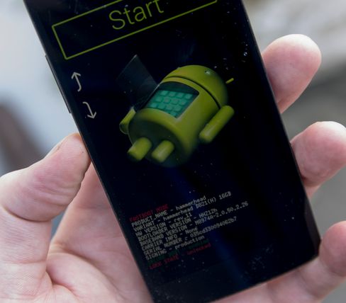 Slik skal mobilskjermen din se ut når den er klar til å bli oppgradert. Pass dessuten på at telefonen er ulåst. Er den ikke de kan du bruke kommandoen fastboot oem unlock for å låse den opp.