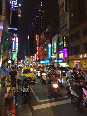 Taipei by night – kvelden før det hele braker løs.