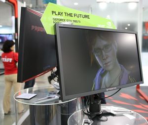Predator XB1 Series. Vi ser også de røde linjene på ryggen av Z35 til venstre.