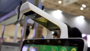 En kombinert projektor og Intel RealSense-kamera, samt en berøringsfølsom pekeplate, er hemmeligheten bak HP Sprout.