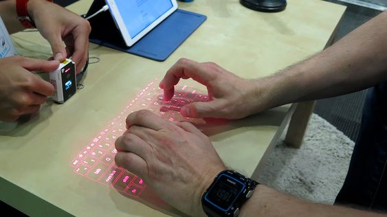 Du kan skrive ganske kjapt på lasertastaturet.