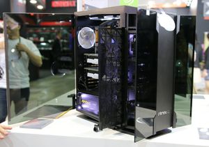 Antec S10G. G står for glass.