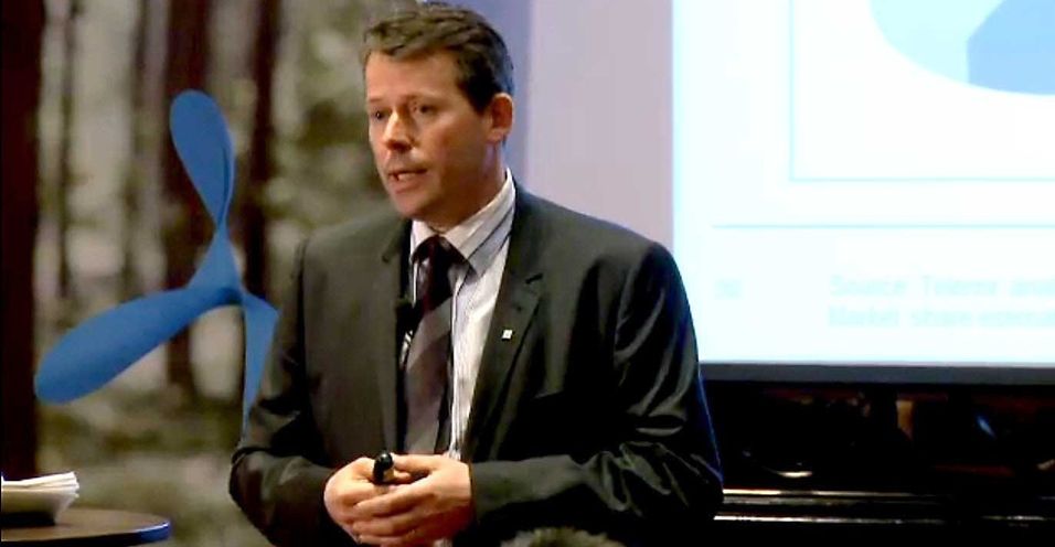 Markedsdirektør Ric Brown i Telenor Norge beskrev på et seminar i London hvordan Telenor systematisk får kundene til å kjøpe dyrere abonnementer.