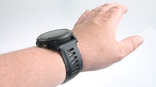 Fenix 3 er ingen liten klokke.