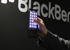 Dette er den nye tastaturtelefonen BlackBerry viste frem i Mars, som kanskje kommer med Android til høsten.